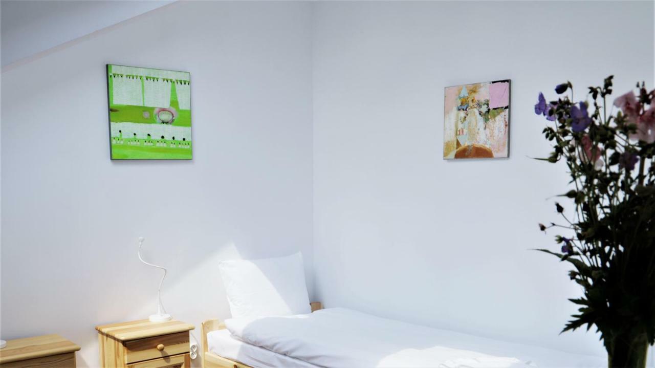 Artrooms Pokoje Goscinne Krosno Exterior foto